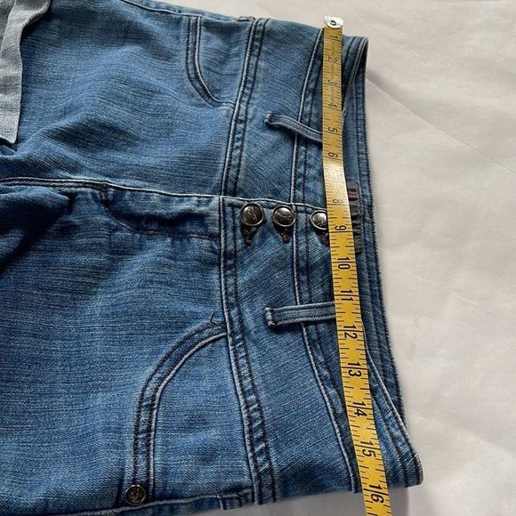 Heartbreaker Triple Button Denim Shorts - Large - Picture 8 of 10